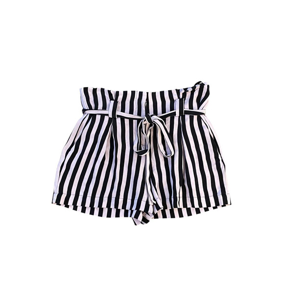 L'AGENCE Pants - L'AGENCE Belted Silk Shorts Sz 4 EUC Black Lavender Stripe